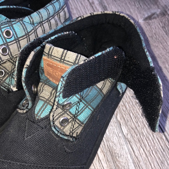 Toms Canvas Boot - size 10 toddler - Picture 3 of 3